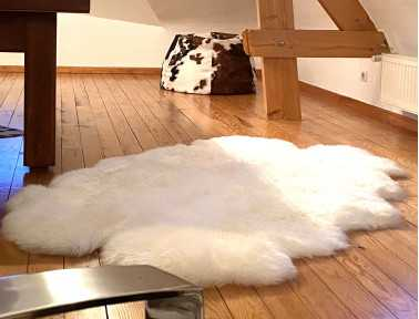 Quadruple sheepskin rug