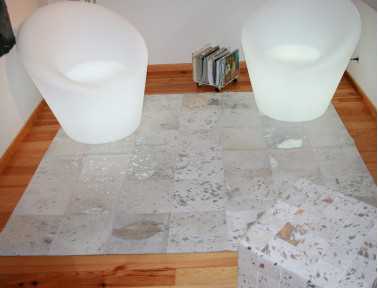 Tapis Patchwork en peau de vache blanche argentée