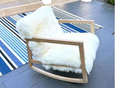 "Megêve" rocking chair in sheepskin by Sonia.M