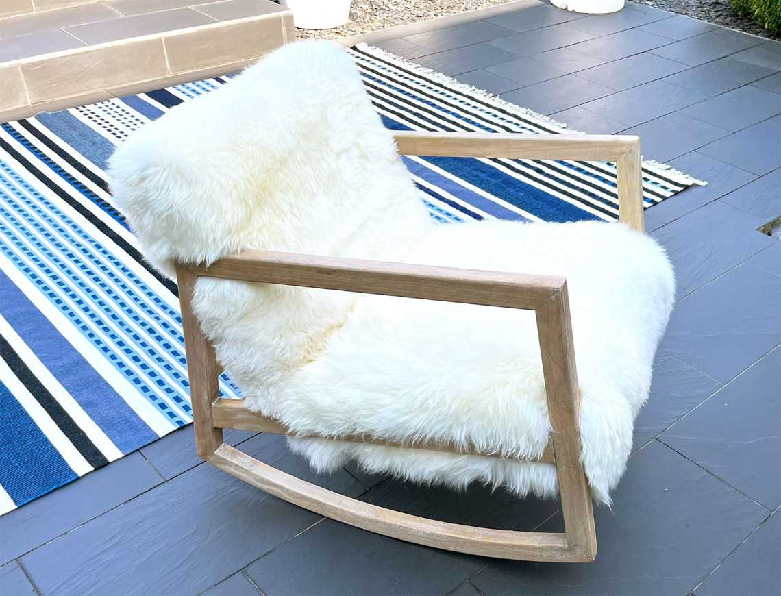 "Megêve" rocking chair in sheepskin by Sonia.M