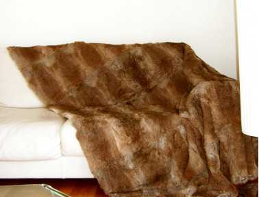 Plaid / dessus de lit sur mesure en fourrure de lapin brun naturel