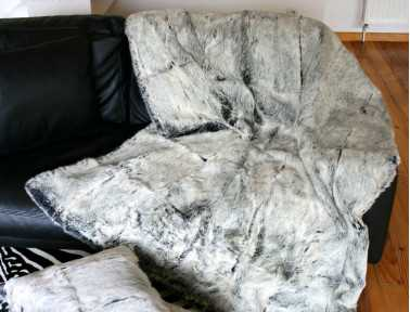 Plaid / dessus de lit sur mesure en fourrure de lapin teinté gris chiné
