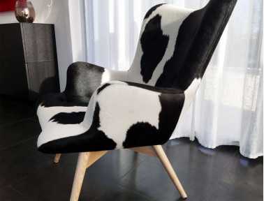 Fauteuil en peau de vache "Bô" by Sonia.M