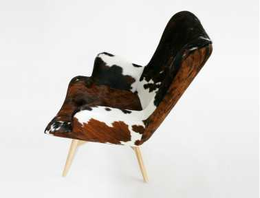 Fauteuil en peau de vache "Bô" by Sonia.M