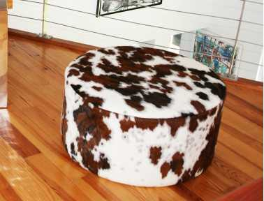 Bilbao round pouf in light Normandy cowhide