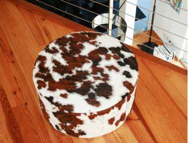 Bilbao round pouf in light Normandy cowhide